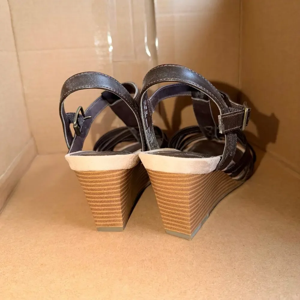 Y2K Bass Artemis Womens Strappy Wedge Sandals Brown T Strap Size 7 High Heel